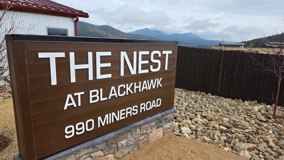 Property logo or sign, Natural landscape, Logo/Certificate/Sign, Mountain view