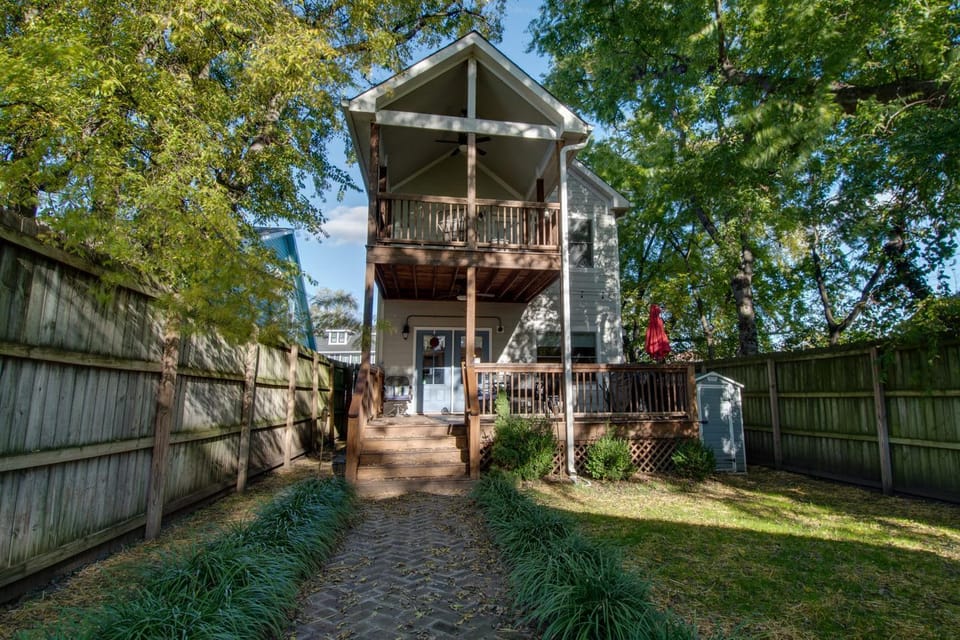 Perfect for Groups - Fenced-In Yard Pet Friendly House in Nashville