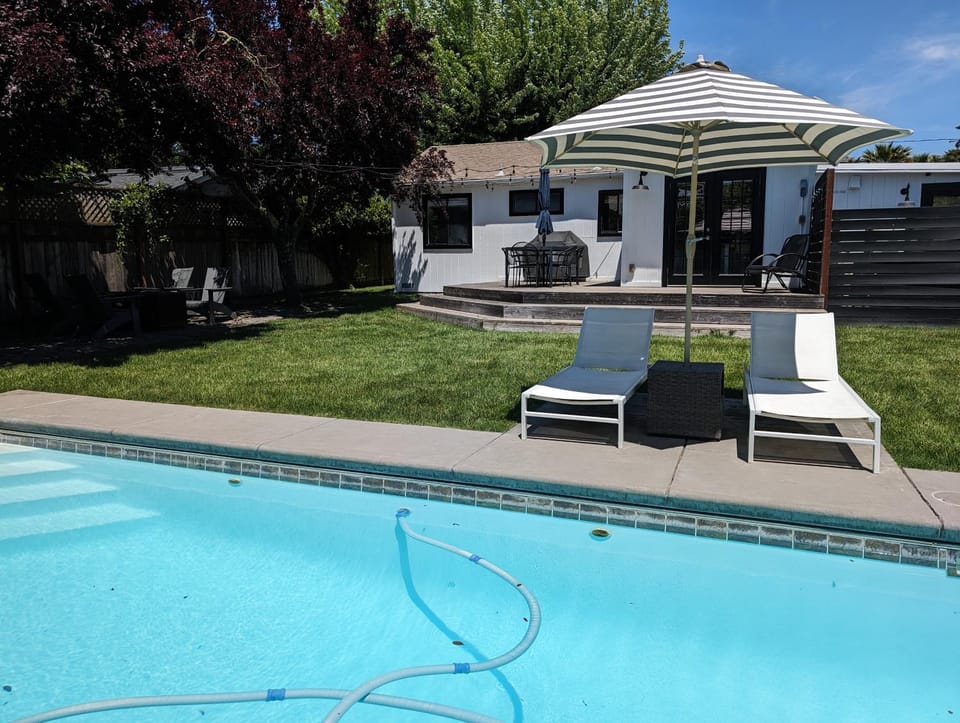 Swimming pool, Swimming pool