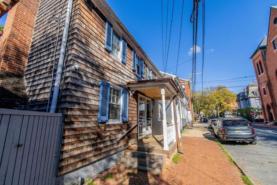 Historic Downtown Annapolis Gem Near USNA House in Annapolis