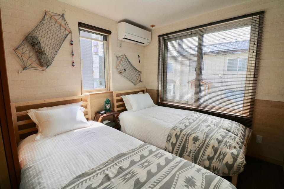 Bed, Photo of the whole room, Bedroom, air conditioner