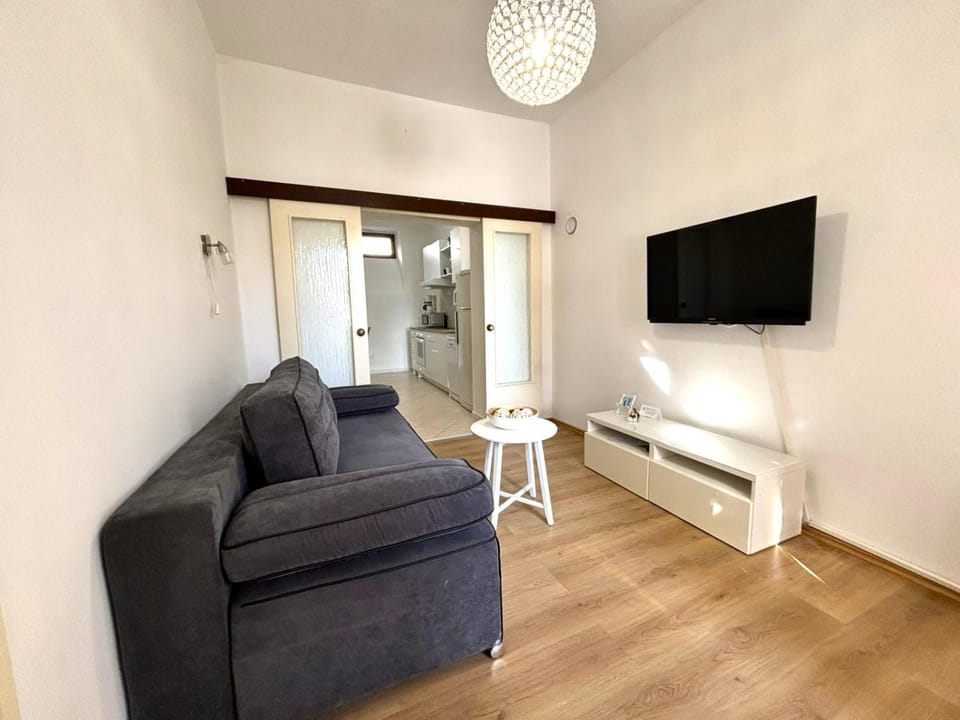 Bed, Living room