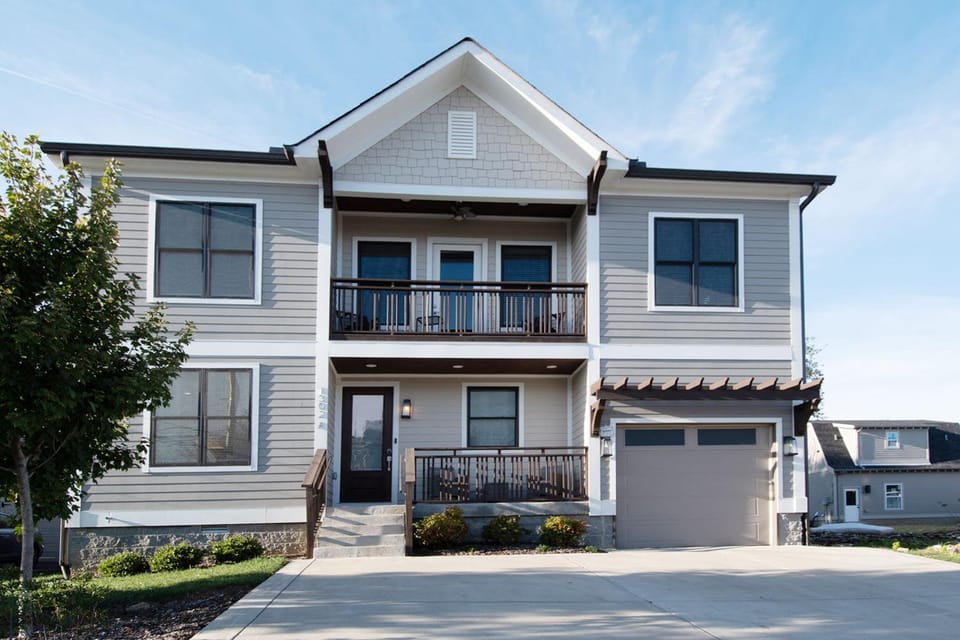 Modern Duplex - 1 mile from Robust Nightlife House in Nashville
