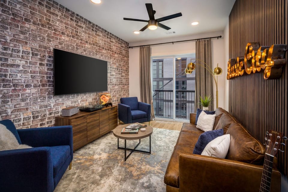 Trendy Condo Close to Nissan Stadium House in East Nashville