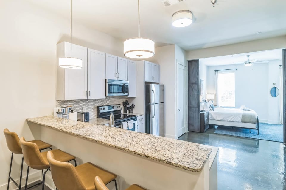 Chic Condo for 4 Near West End House in Nashville