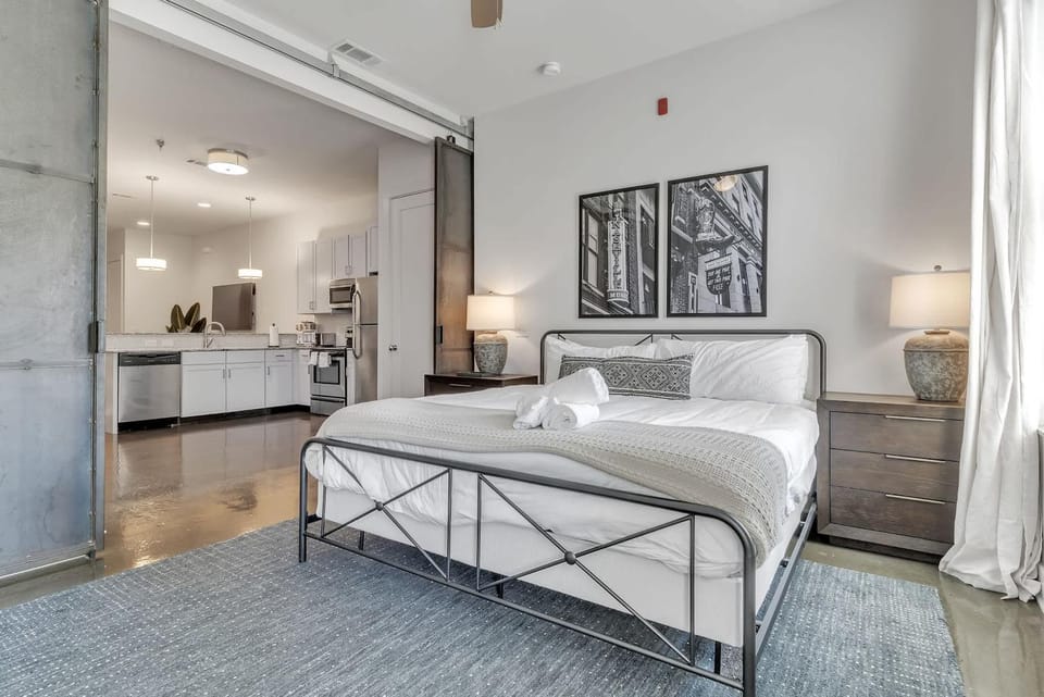 Chic Condo for 4 Near West End House in Nashville