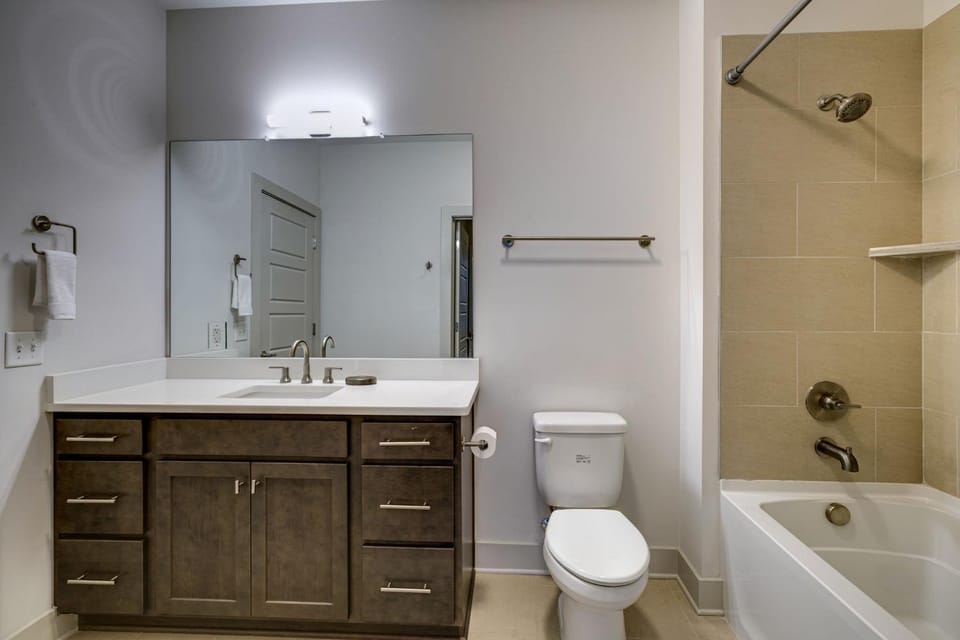 Quiet Condo - Prime Locale within mins to DT House in East Nashville