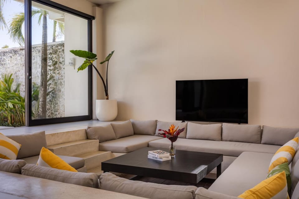 Communal lounge/ TV room, TV and multimedia, Living room, Seating area, Evening entertainment