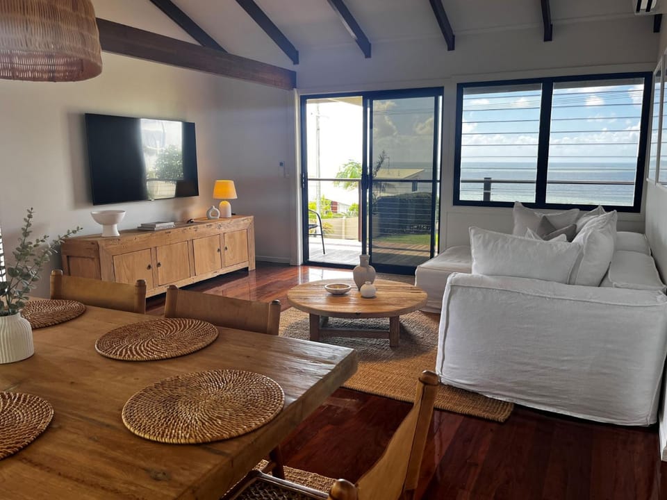 76 Cooloola Drive - Rainbow Beach. Aircon. Wifi. Ocean views House in Rainbow Beach