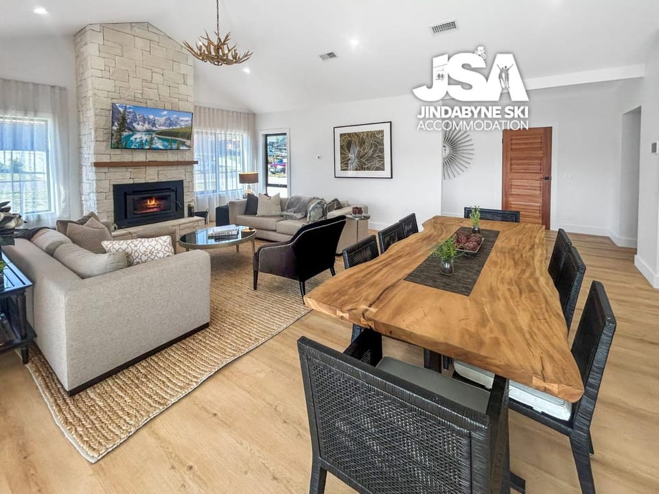TV and multimedia, Living room, Dining area, Evening entertainment
