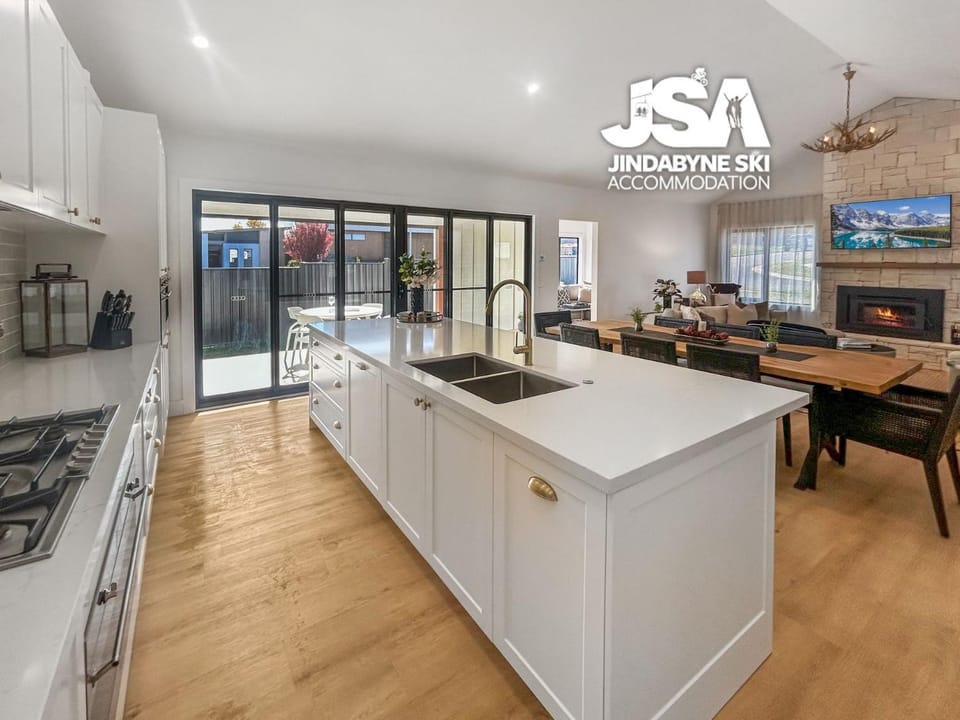 Kitchen or kitchenette, Dining area, dishwasher, oven, stove, toaster