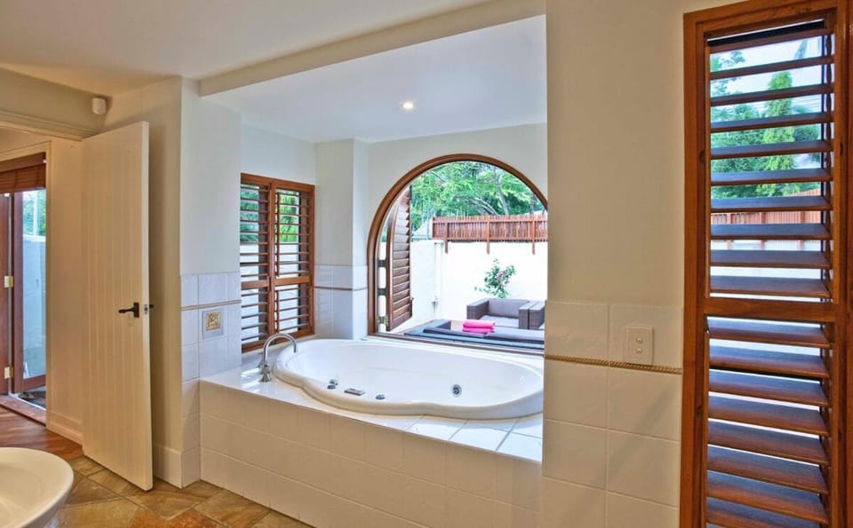 7 Solander near the beach House in Port Douglas