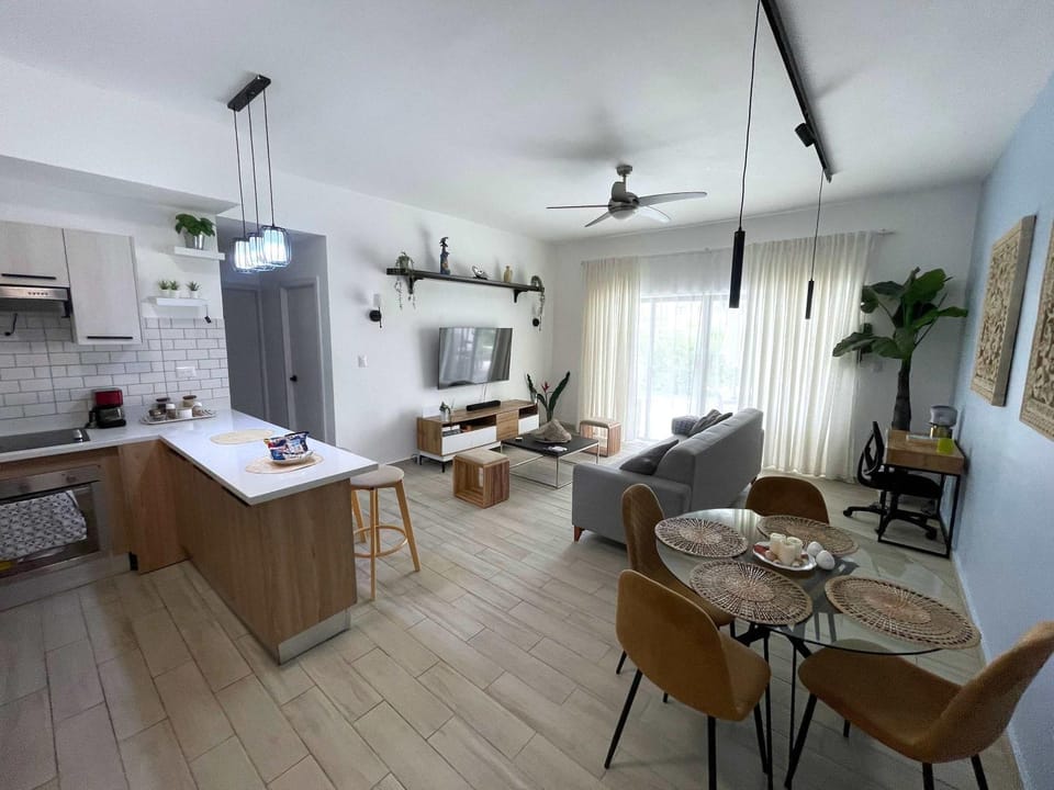 Kitchen or kitchenette, Photo of the whole room, Seating area, Dining area, oven, stove