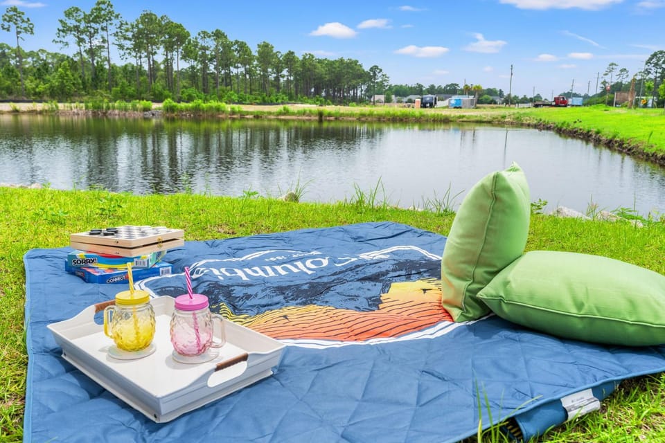 Family waterfron retreat-Near golf Beach Barefoot House in North Myrtle Beach