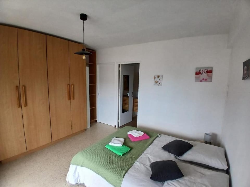Confortable T2 Refait à Neuf a 3mn de la mer parking wifi Apartment in Six-Fours-les-Plages