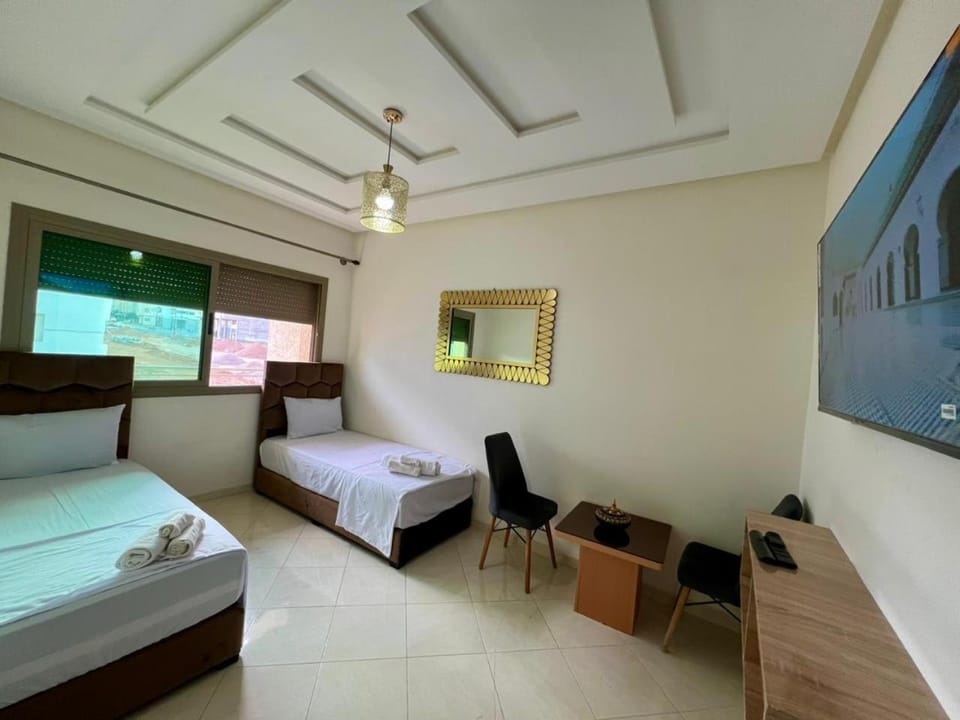 Bed, TV and multimedia, Living room, Photo of the whole room, Seating area, Bedroom, air conditioner