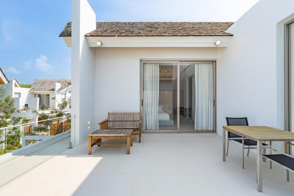 Property building, View (from property/room), Balcony/Terrace