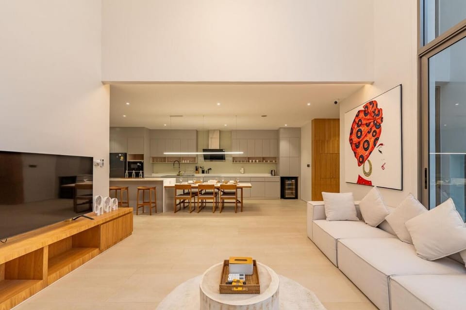 TV and multimedia, Seating area, Dining area