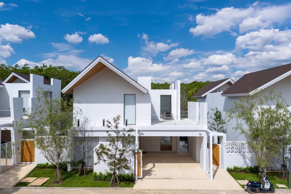 Property building, Day, Neighbourhood