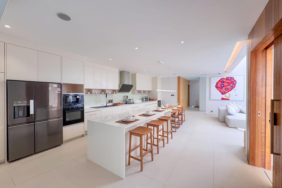 Kitchen or kitchenette, Dining area, oven