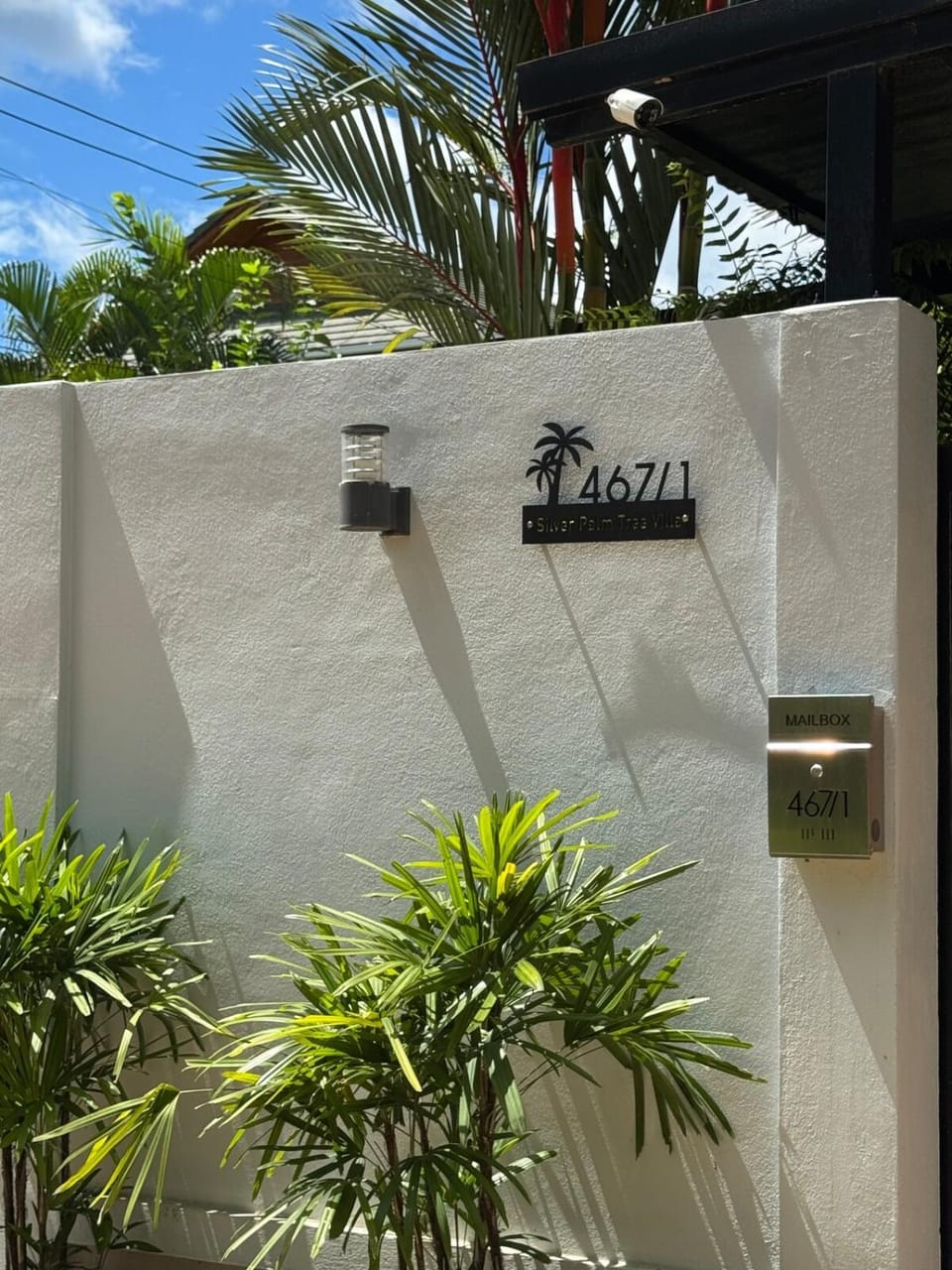 Day, Property logo or sign