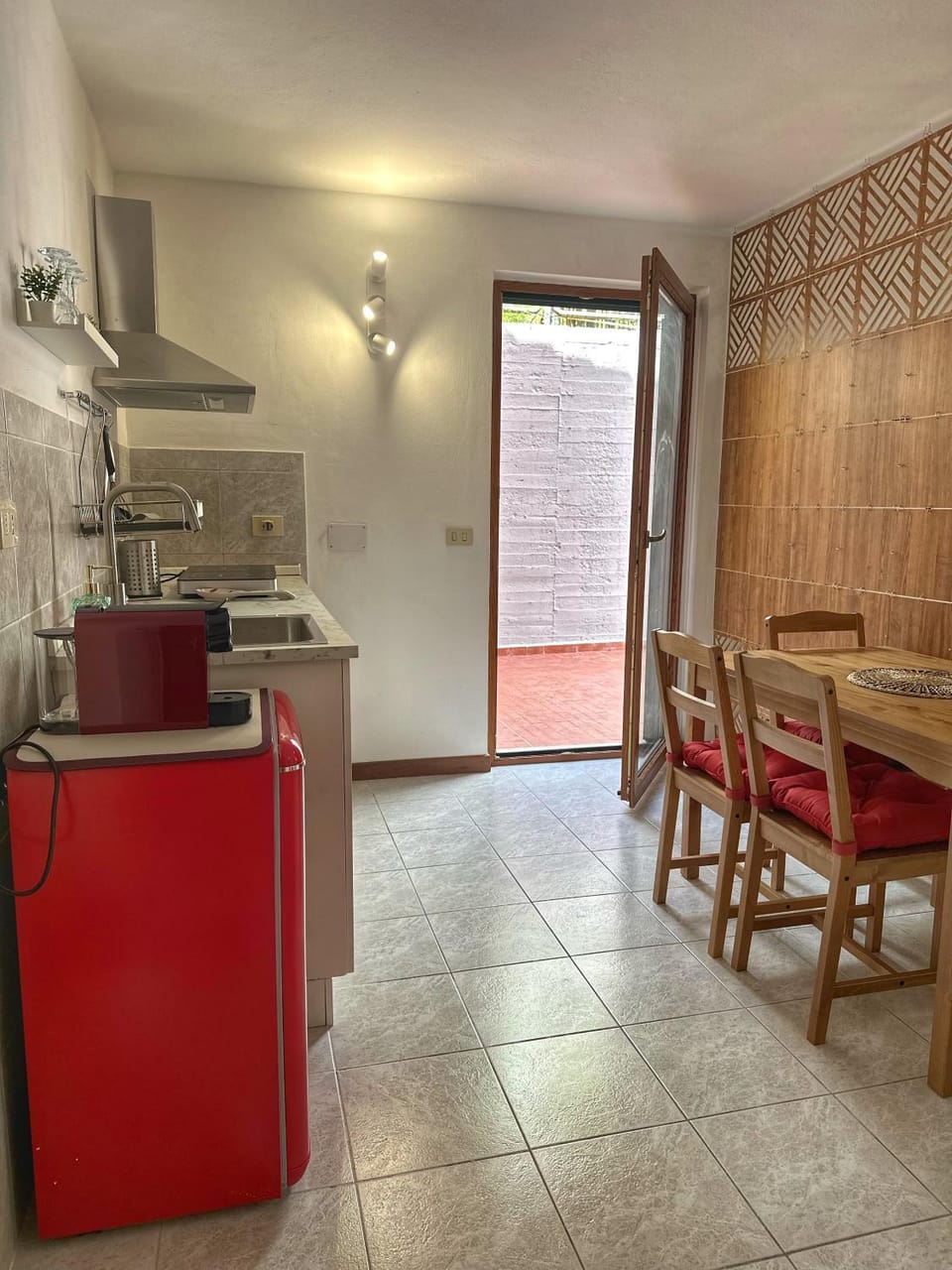 Kitchen or kitchenette, Dining area, stove