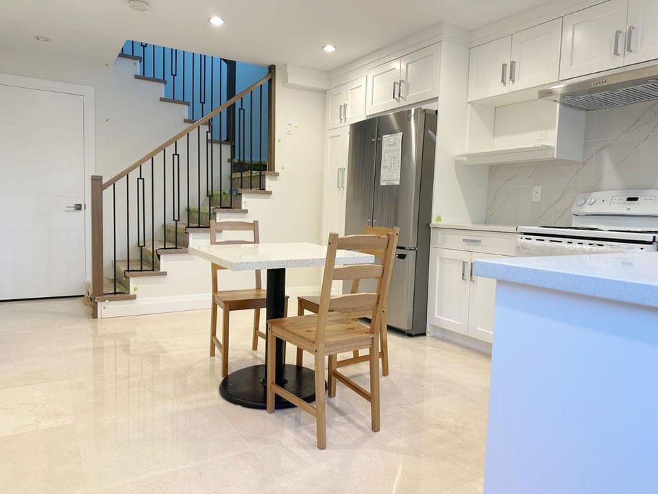 Kitchen or kitchenette, Living room, Seating area, Dining area, dishwasher, stove