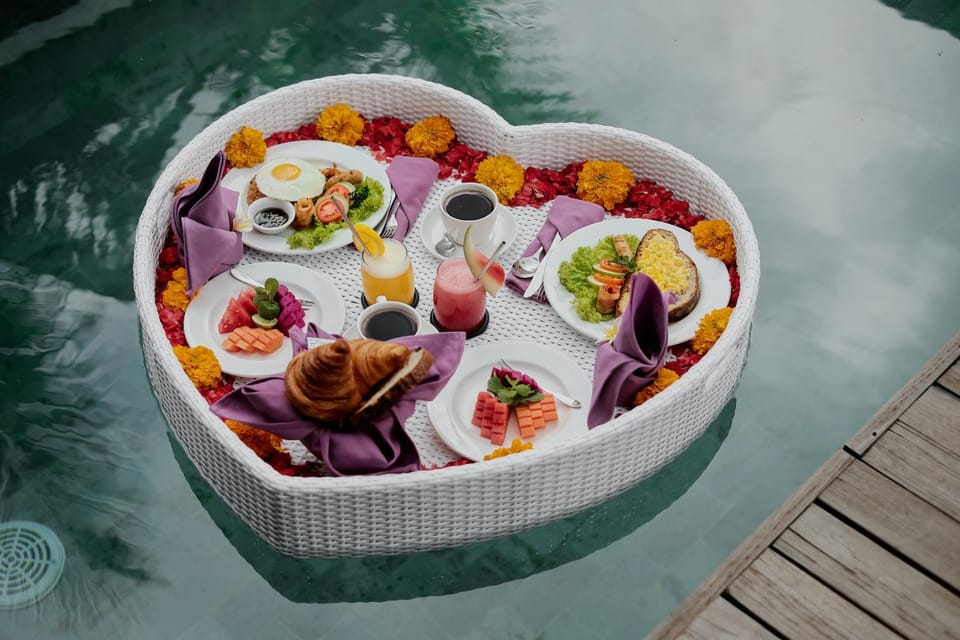 Food and drinks, Food, Pool view, Swimming pool, Breakfast, Drinks