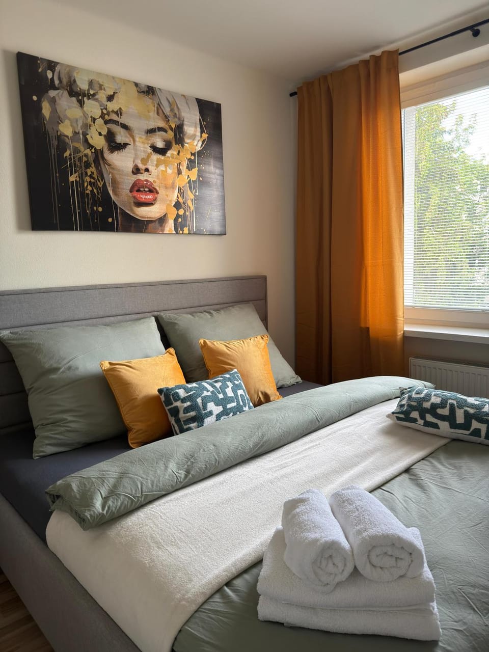 Photo of the whole room, Bedroom, towels