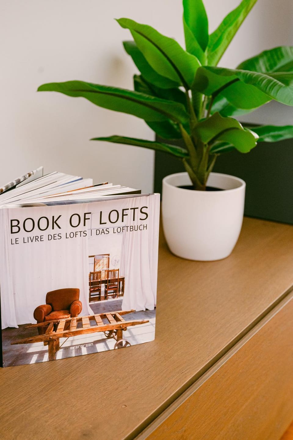 2BR home with Parking close to YGEIA, Mitera & OAKA Apartment in Chalandri