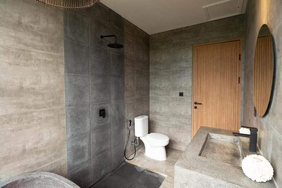 Shower, Toilet, Bathroom, towels