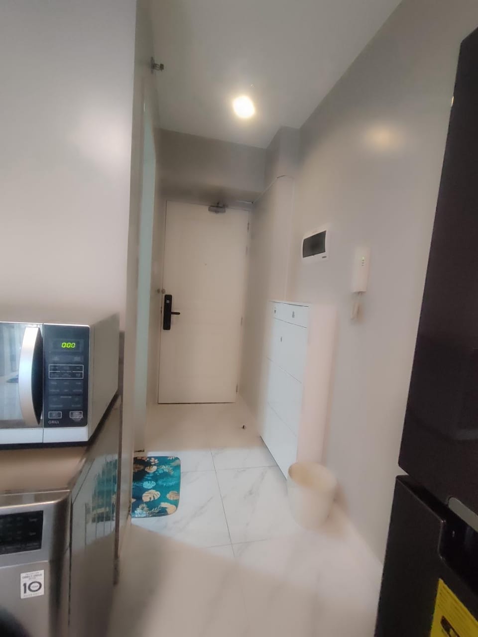 BP1637 Facing Pool with Balcony near MOA BP1637 Apartment in Pasay