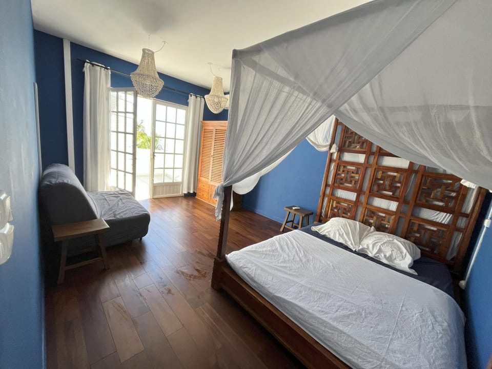 Bed, Photo of the whole room