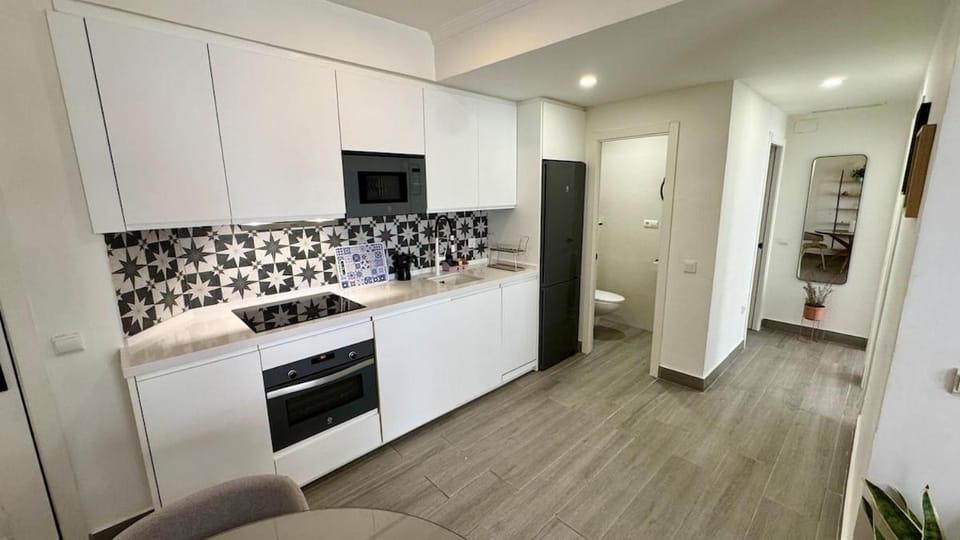 Kitchen or kitchenette, microwave, oven, stove