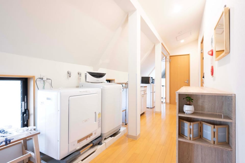 Kitchen or kitchenette, laundry