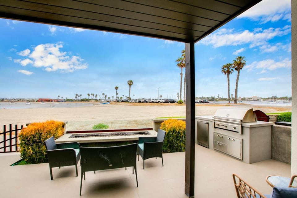 BBQ facilities, View (from property/room), Balcony/Terrace, Seating area, Beach, Sea view, fireplace