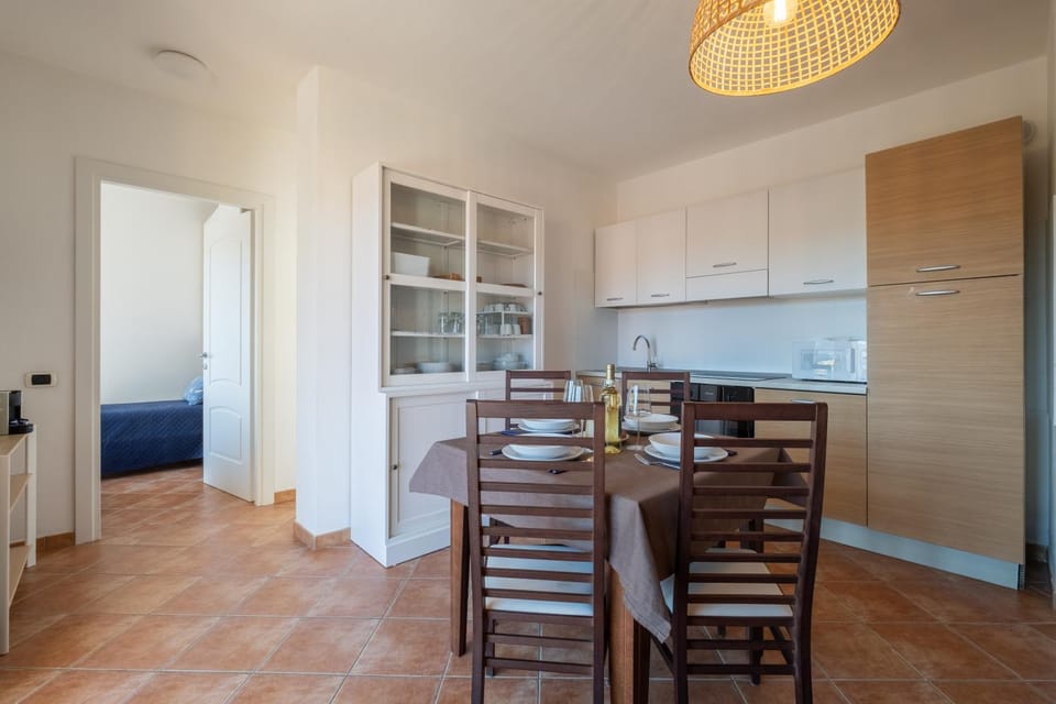 Kitchen or kitchenette, Living room, Seating area, Dining area, stove