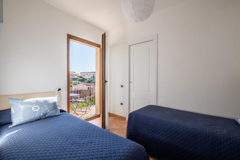 Bed, Balcony/Terrace, Photo of the whole room, Bedroom, air conditioner