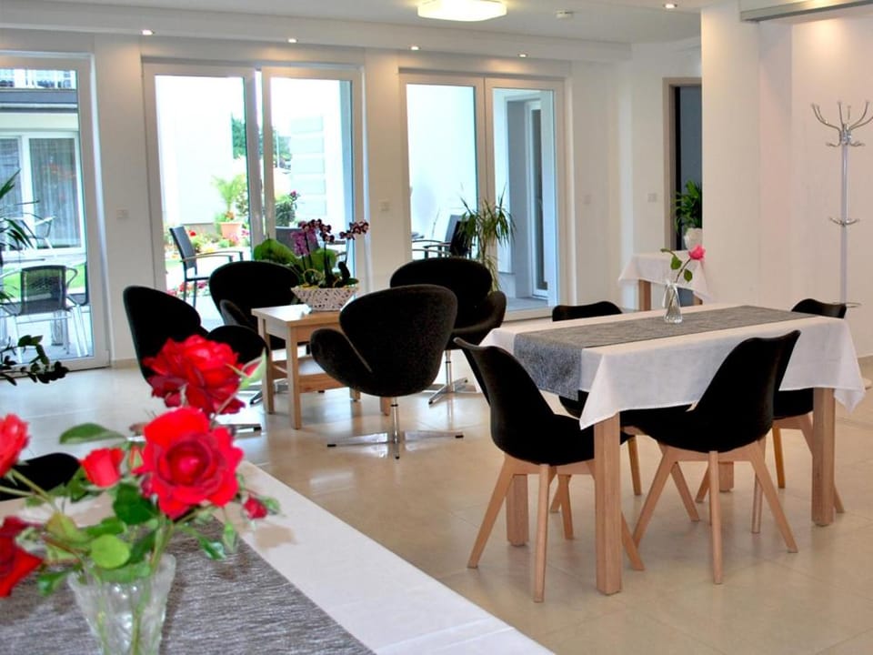 Restaurant/places to eat, Breakfast