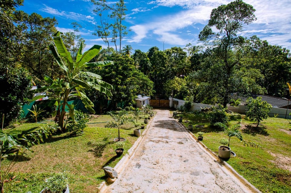 Sunny Hill Villa Villa in Kamburugamuwa