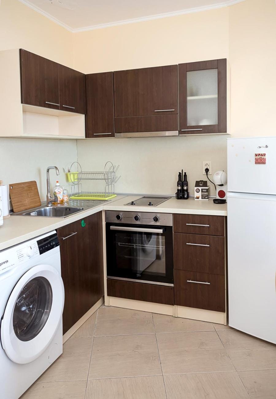 Coffee/tea facilities, Kitchen or kitchenette, oven, stove, washing machine