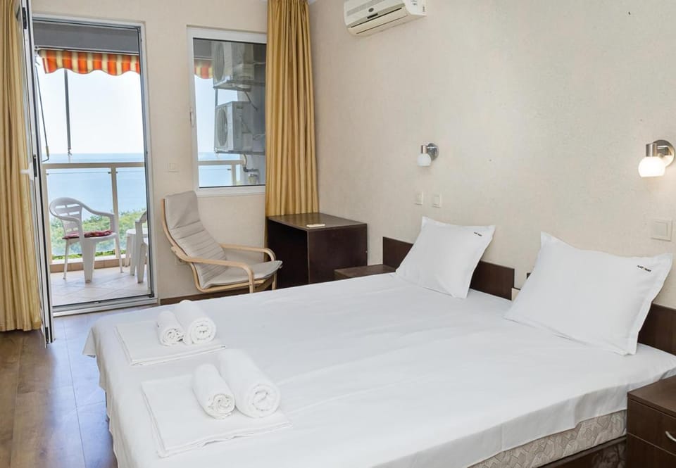 Bed, View (from property/room), Balcony/Terrace, Bedroom, Sea view, air conditioner