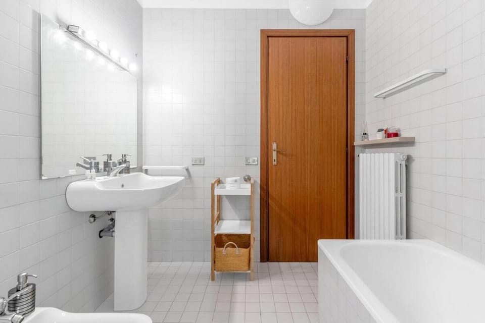 Shower, Toilet, Bathroom, Bath, towels