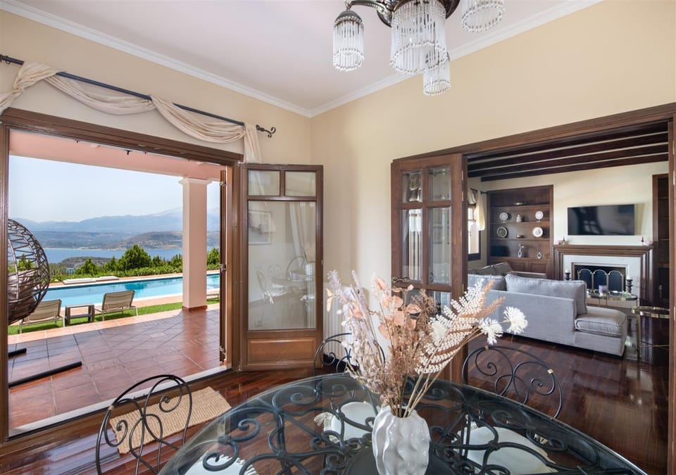 Marathi Hilltop Oasis Sea View Villa Apartment in Crete