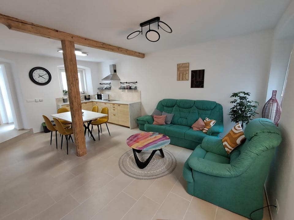 Kitchen or kitchenette, Living room, Seating area, Dining area