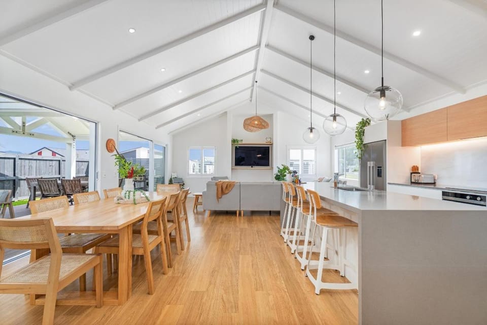 TV and multimedia, Kitchen or kitchenette, Living room, Dining area