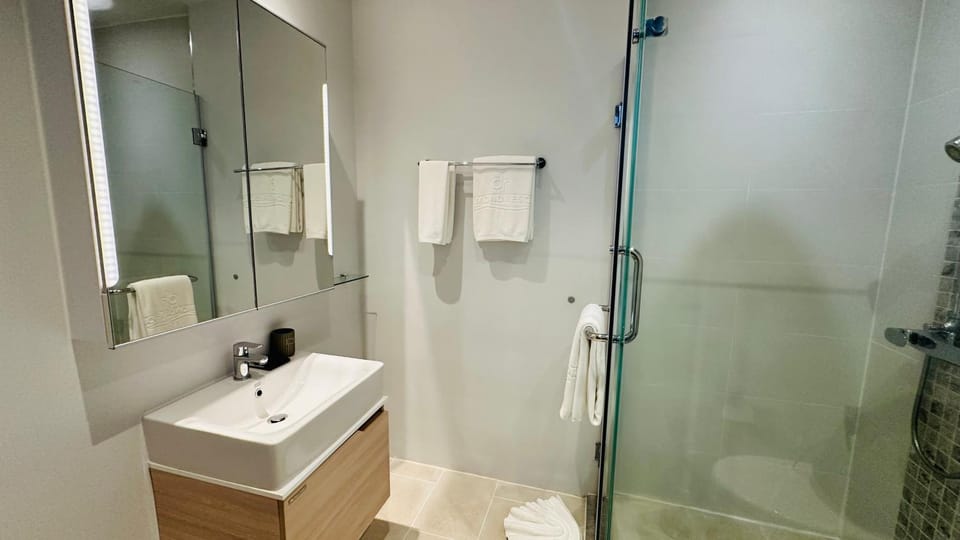 Shower, Bathroom, towels