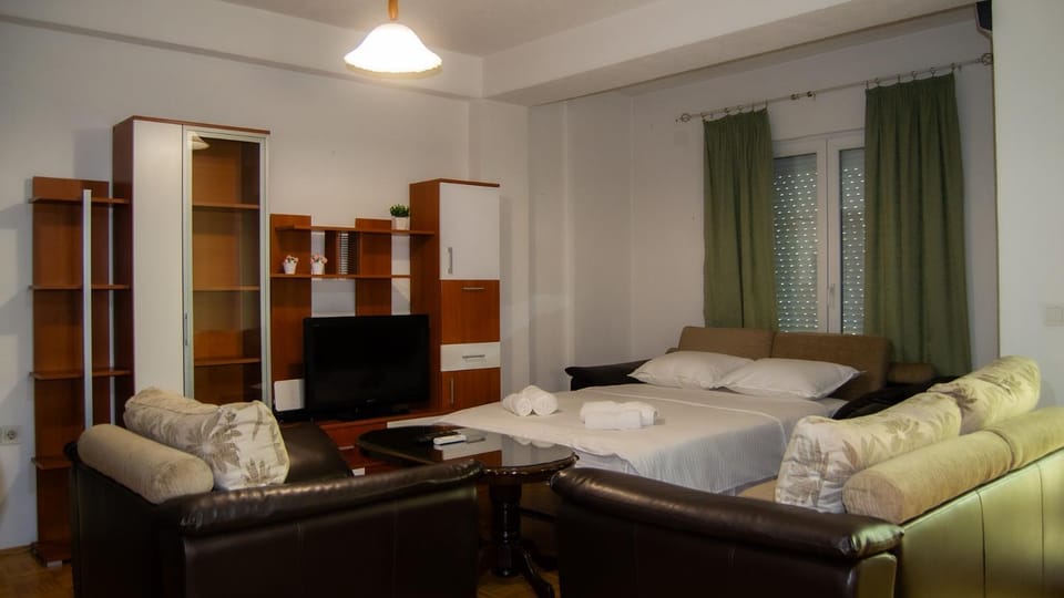 TV and multimedia, Photo of the whole room, Seating area