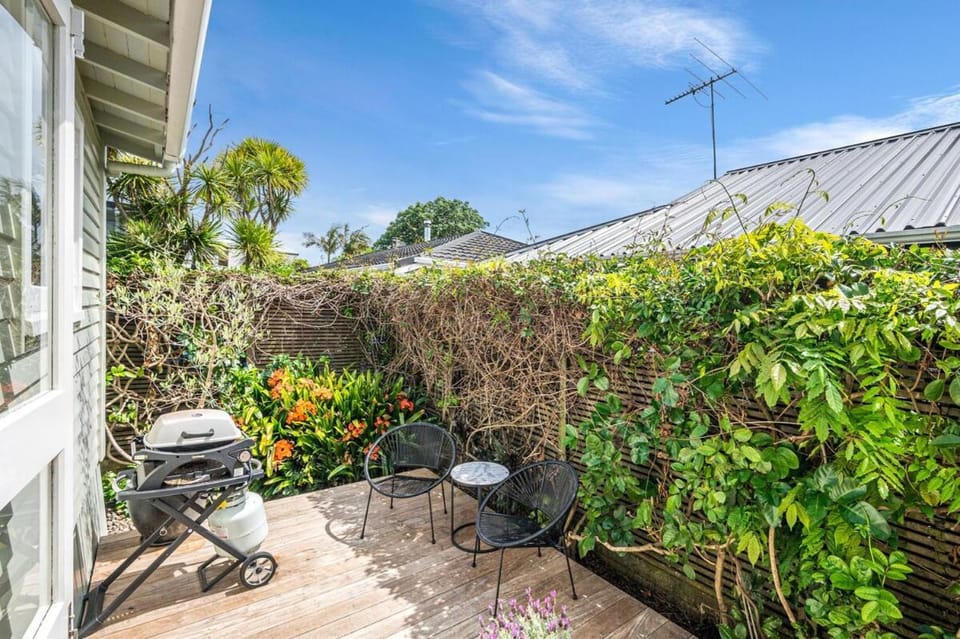 Point Chevalier Life Villa in Auckland