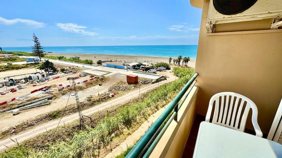 Natural landscape, View (from property/room), Balcony/Terrace, Seating area, Beach, Sea view